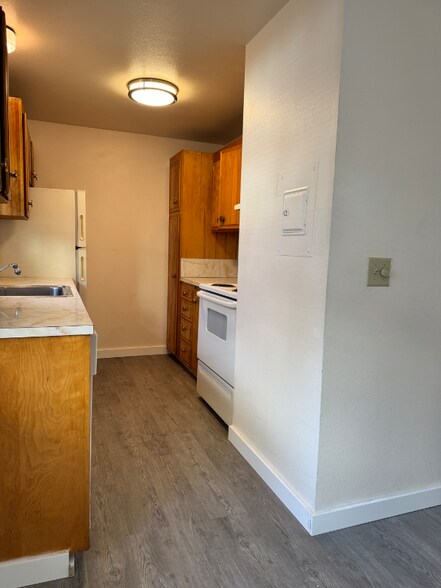 Building Photo - 2312 N 134th St