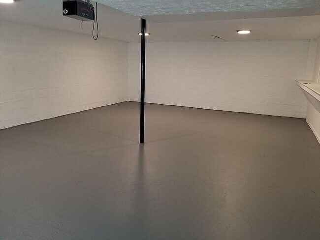 Building Photo - 4 bedroom 3 bath NE Columbus/ Ft. Moore