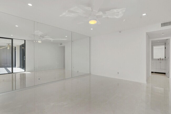 Building Photo - 2697 N Ocean Blvd