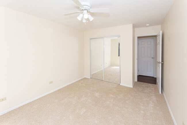 Great Closet Space - 1644 W. Sherwin Ave.
