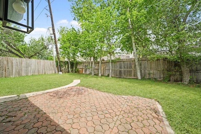 Building Photo - 6711 Pickett Dr