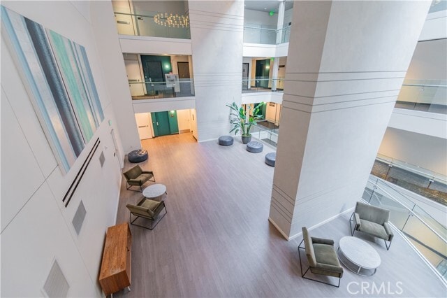 Building Photo - 400 S Broadway