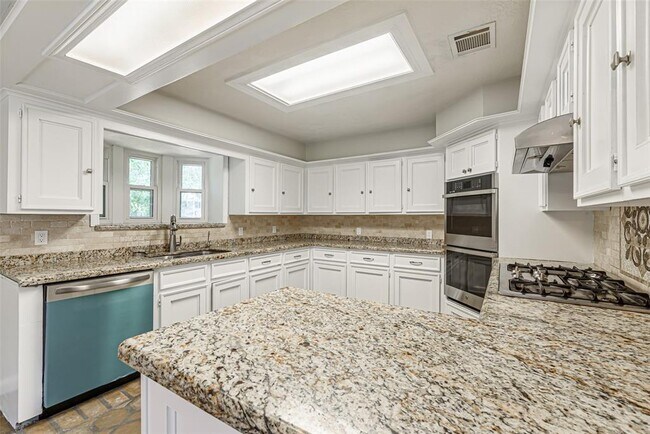 Building Photo - 102 Butlers Ct