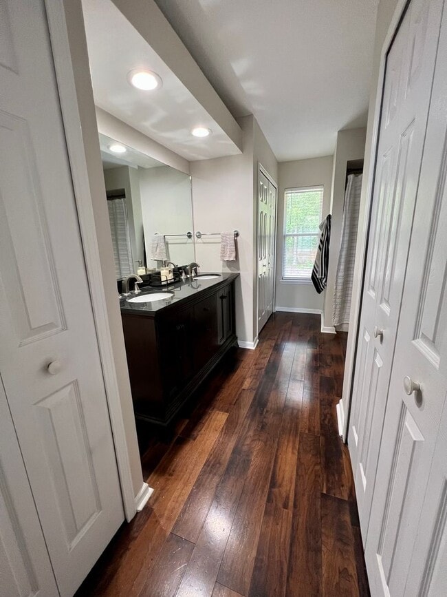 Building Photo - Beautiful 3/2 in Desirable Kensington Gardens