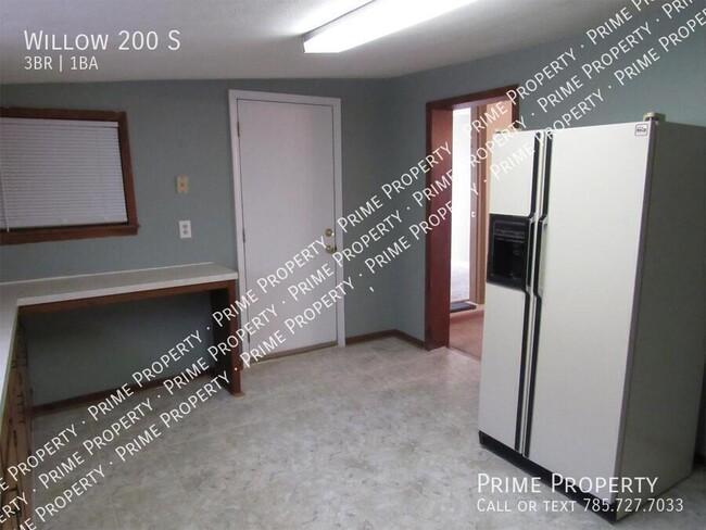 Building Photo - Willow 200 S-