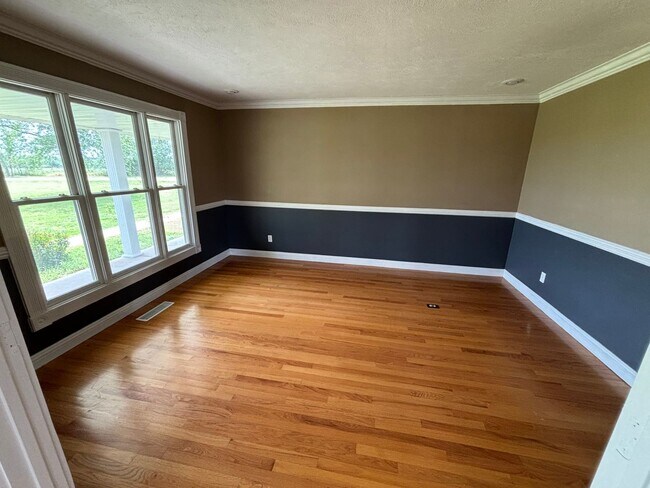 Building Photo - Large 3-Bedroom, 2-Bathroom Country Living Home In Tontitown!