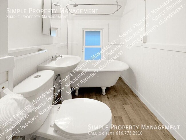 Building Photo - 1004 Jennette Ave NW