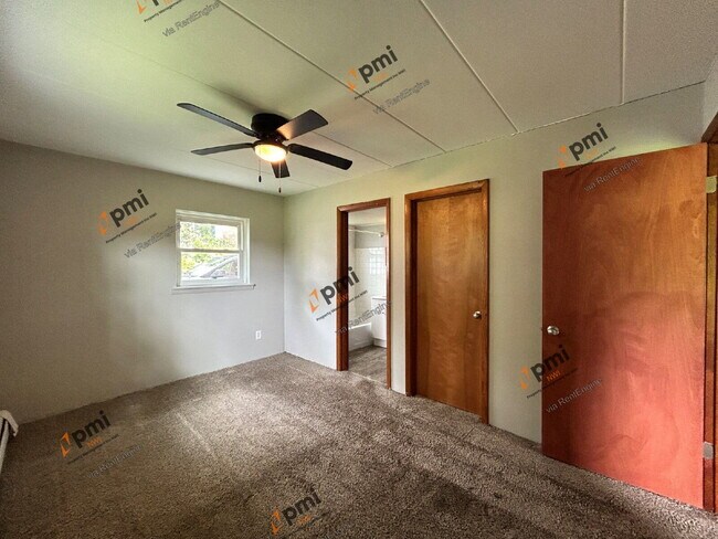 Building Photo - 660 N Hobart Rd
