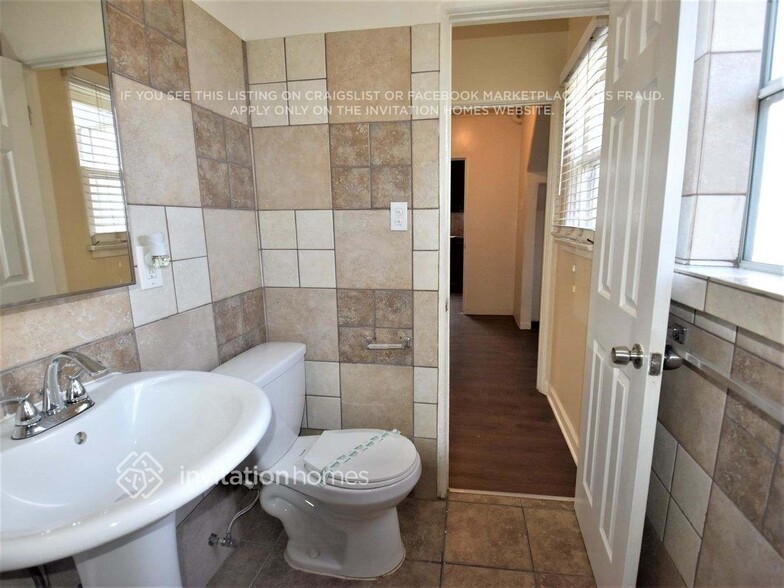 Building Photo - 514 Sloat St