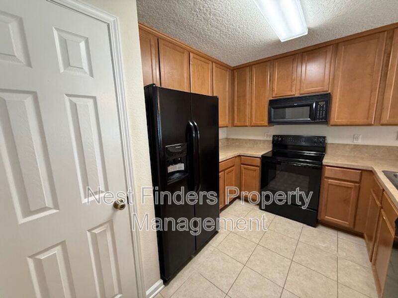 Building Photo - 808 S Black Cherry Dr