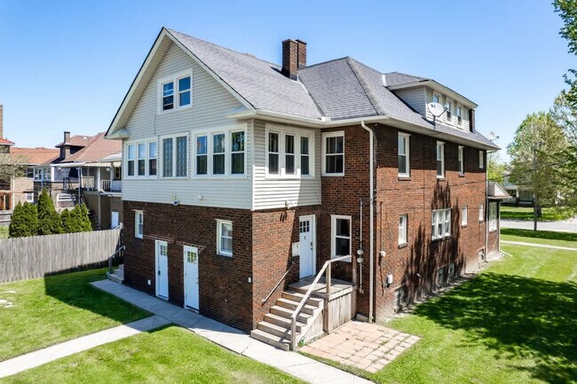 Building Photo - 3222 West Blvd