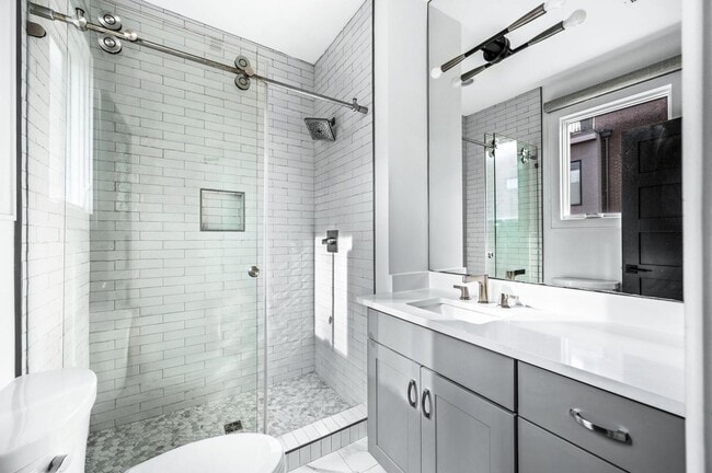 Building Photo - Stunning 3BE/3.5BA brownstone in the heart of historic Germantown!