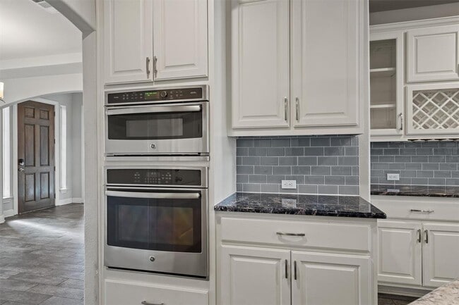 Building Photo - 2700 Mazaro Way