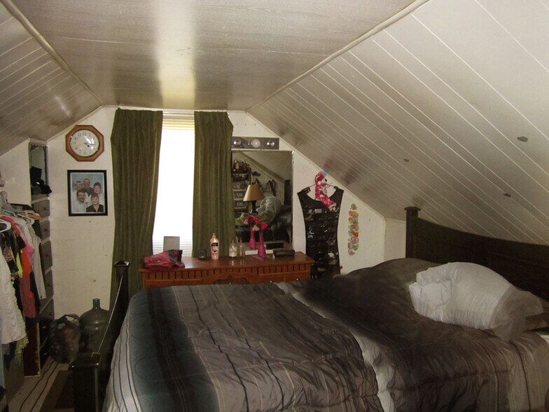 Building Photo - 602 16th Ave, E