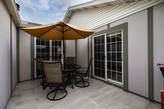 Building Photo - COME SEE THIS BEAUTY!