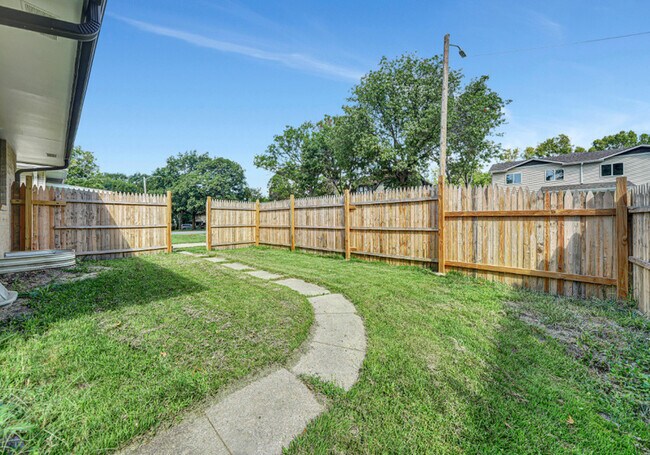 Building Photo - 5313 Leighton Ave