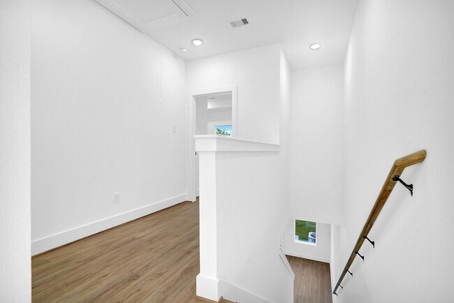 Building Photo - 7819 Colonial Ln