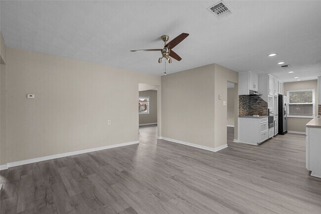 Building Photo - 3320 80th St