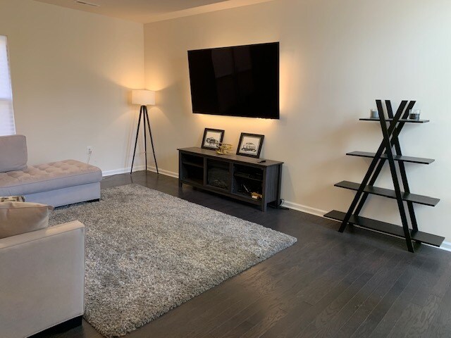 Building Photo - 1207 Nightshade Dr