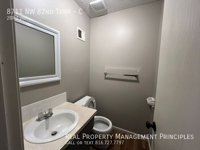 Building Photo - **MOVE-IN SPECIAL** Newly Renovated 2 bedr...