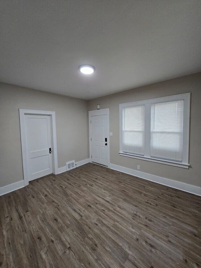 Building Photo - Fully Renovated 3-Bedroom Home – Move-In R...