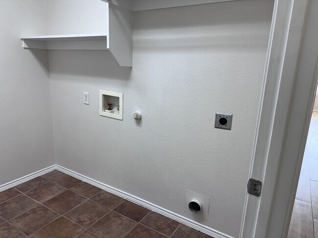 Building Photo - 3626 English Oak Dr