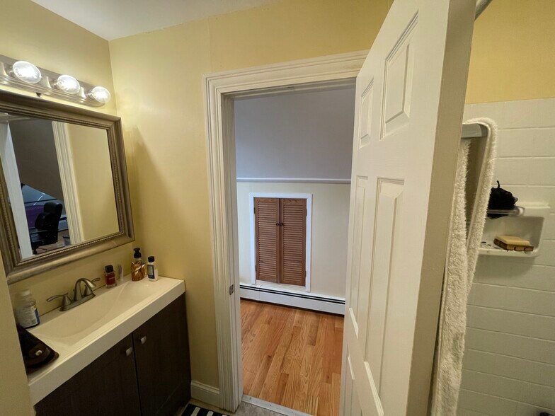 Building Photo - 5 Irving St