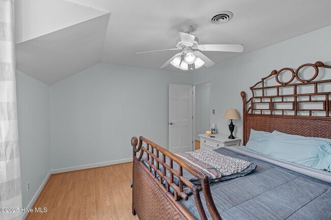 Building Photo - 327 Plantation Dr