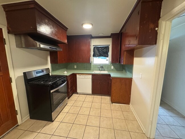 Building Photo - Perfect Family Home