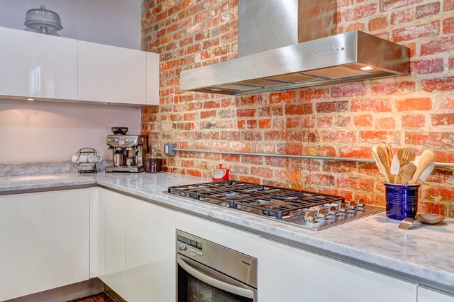 Building Photo - 246 N Court St