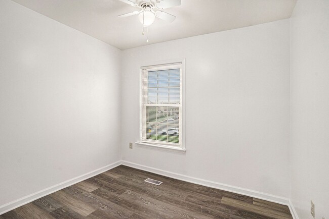 Building Photo - Beautiful 3 Bedroom Home