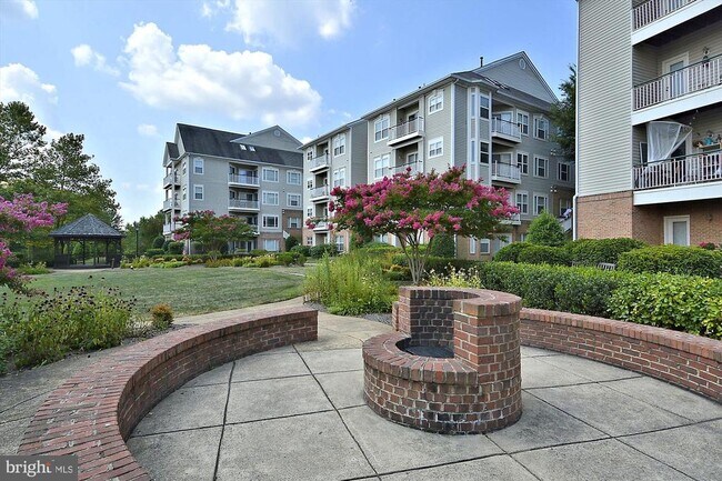 Building Photo - 6533 Grange Ln