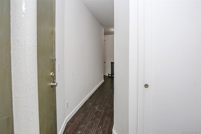 Building Photo - 221 Howard Ave