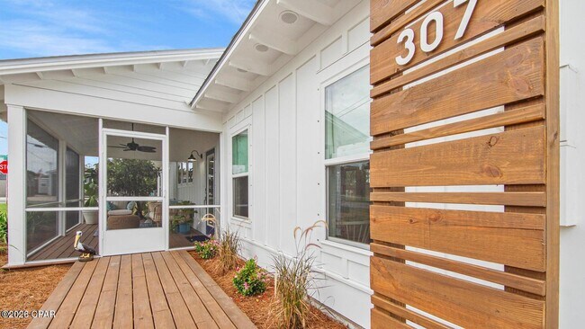 Building Photo - 307 Dolphin Dr