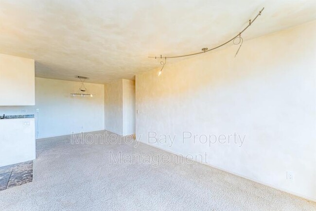Building Photo - 3204 Golden Oaks Ln