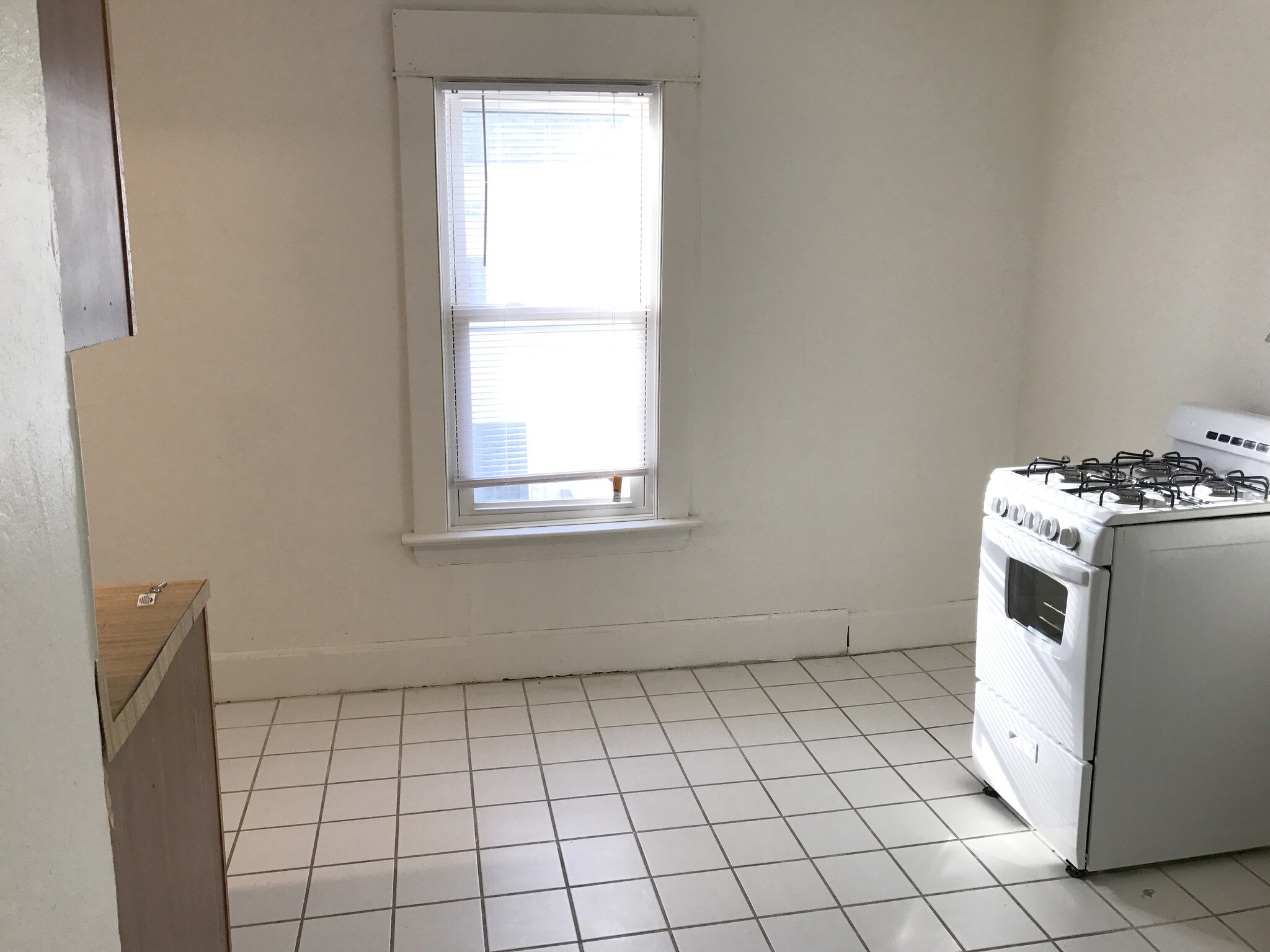 Building Photo - 45 Sunnyside Dr