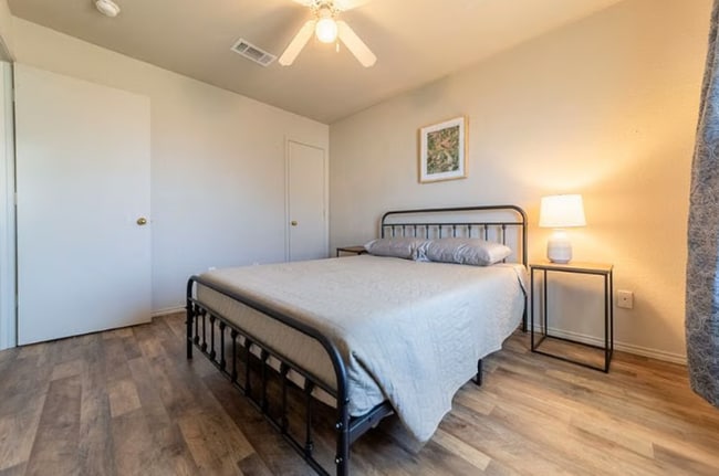 Building Photo - 5705 Greengate Dr