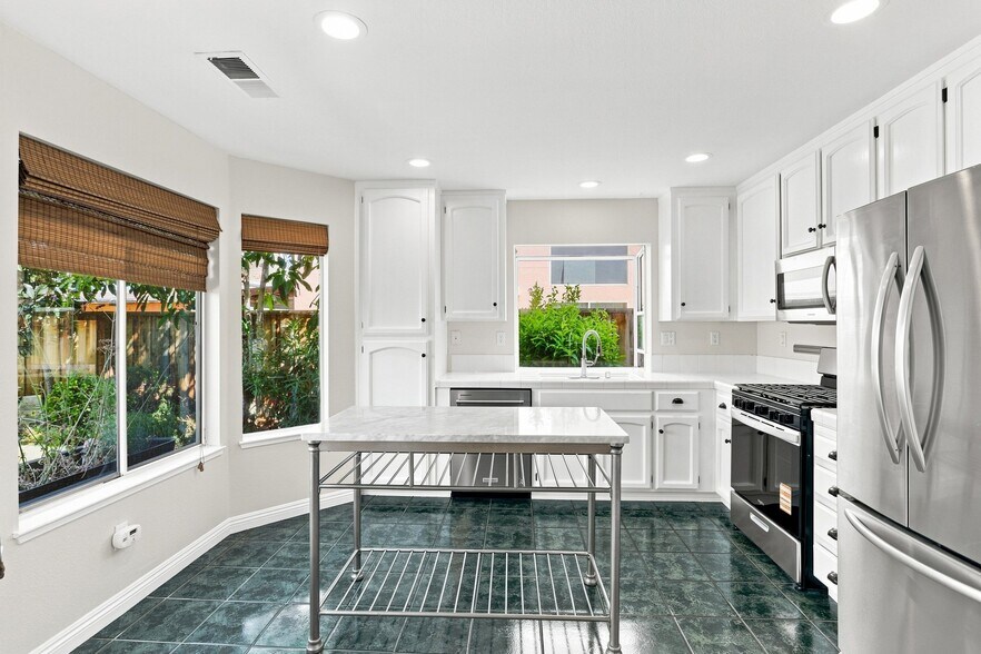 Building Photo - 2693 Mission Greens Dr