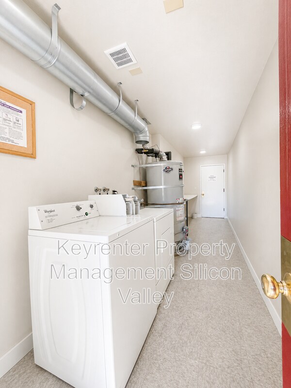 Building Photo - 1104 Delna Manor Ln