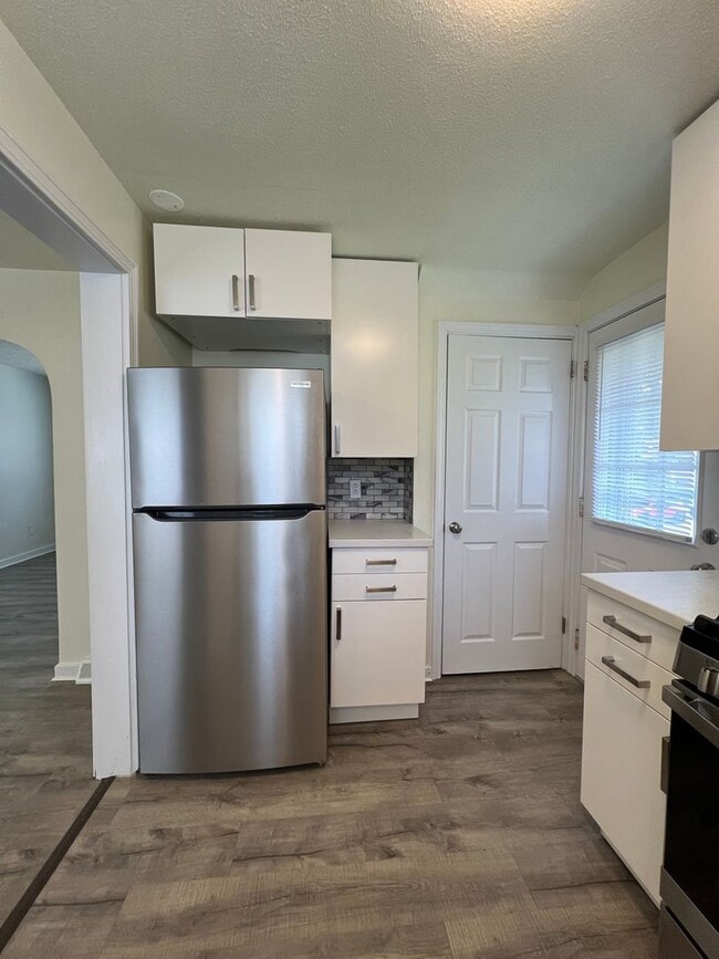 Building Photo - Updated 2BR house with off street parking!