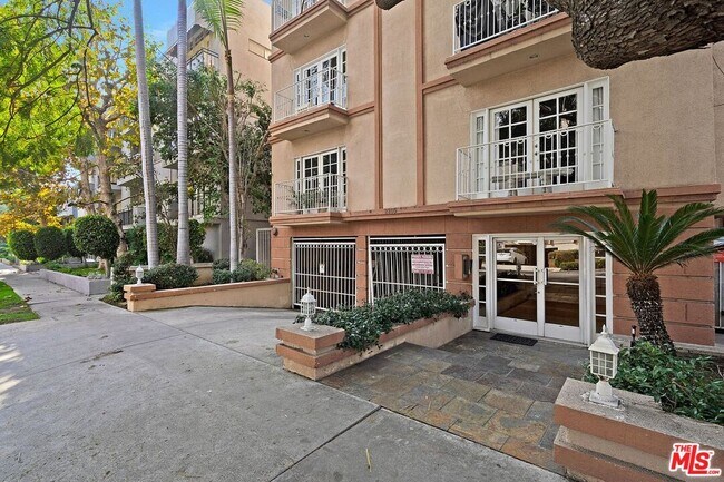 Building Photo - 2205 S Bentley Ave