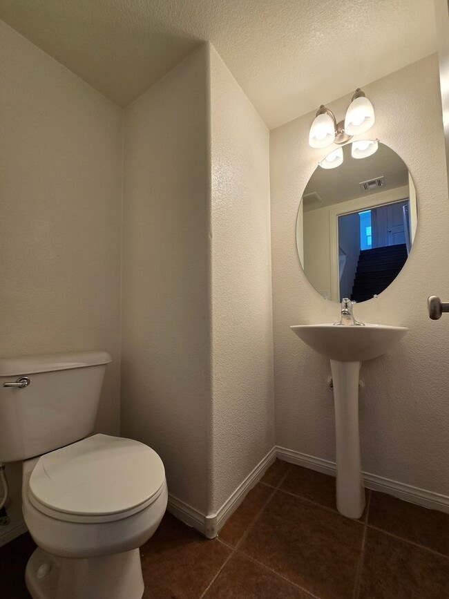 Building Photo - A Fabulous 3 Bedroom, 2 Bathroom  HOME IN ...