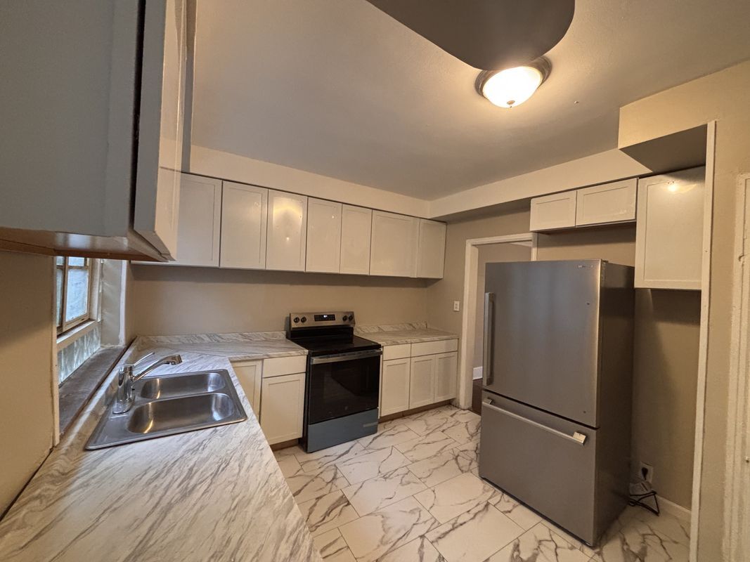 Building Photo - 17606 Roselawn St