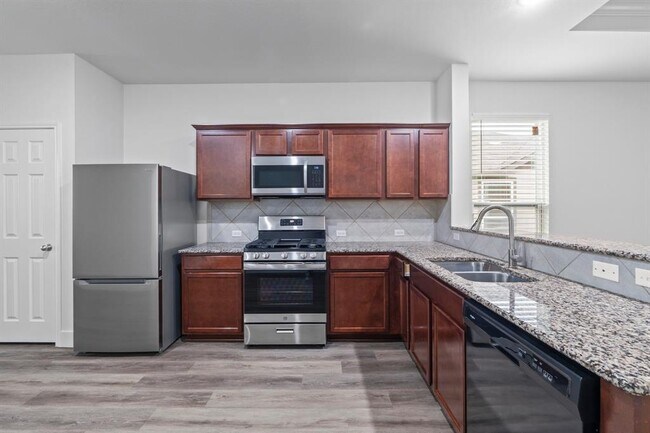 Building Photo - 175 Eves Necklace Dr.