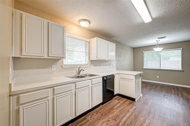 Building Photo - 28811 Stapleford St