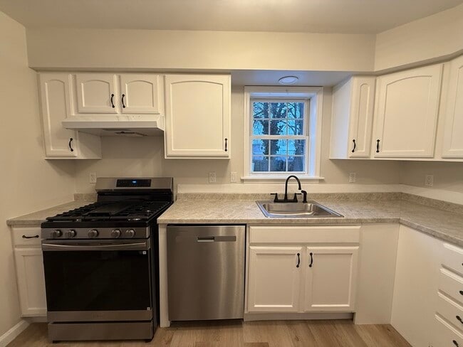 Building Photo - 328 Myrtle Ave