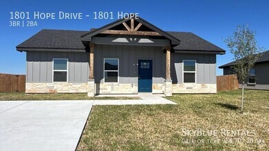 Building Photo - 1801 Hope Dr