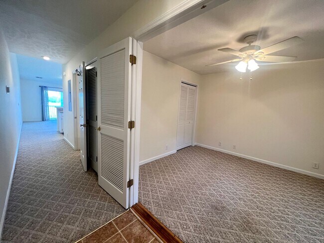 Building Photo - Longs - 1 Bedroom / 1 Bathroom Condo