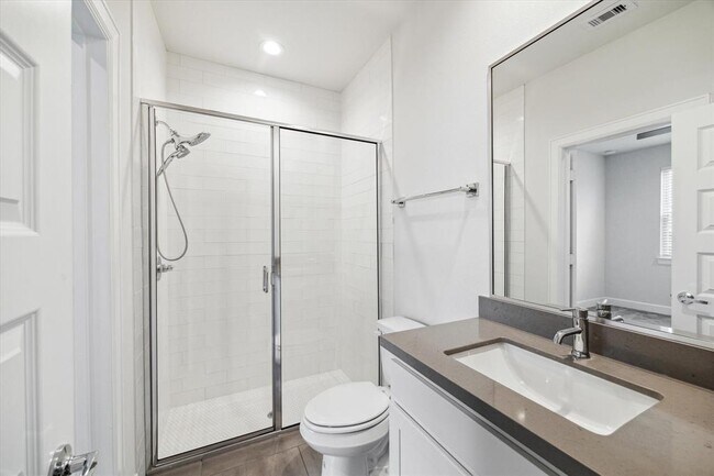 Building Photo - 3038 Charline
