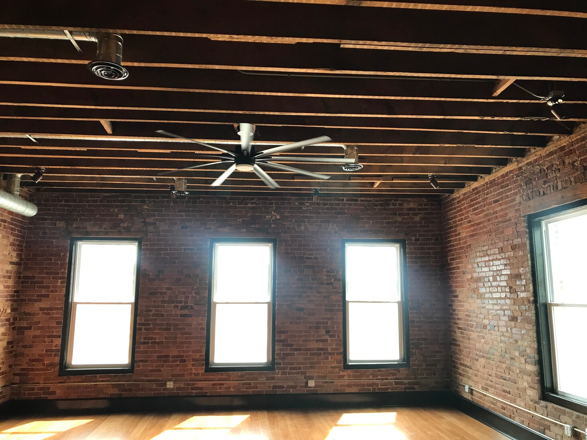 Building Photo - 426 Main St